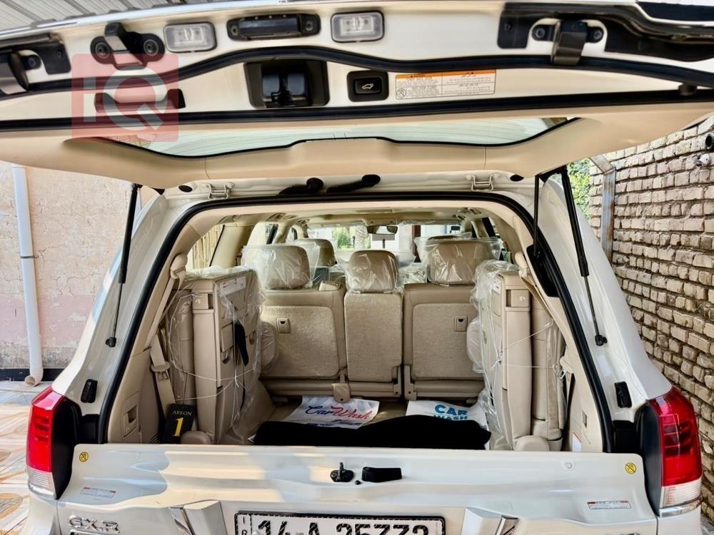 تۆیۆتا لاند کروزەر